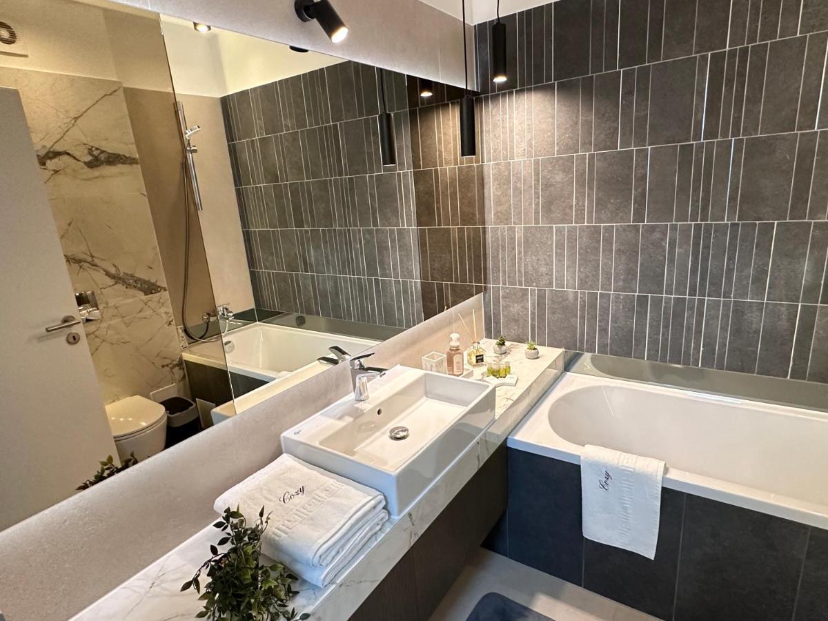 Urban Luxury Flats - Cozy Apartments At Coresi Mall #Брашов Экстерьер фото
