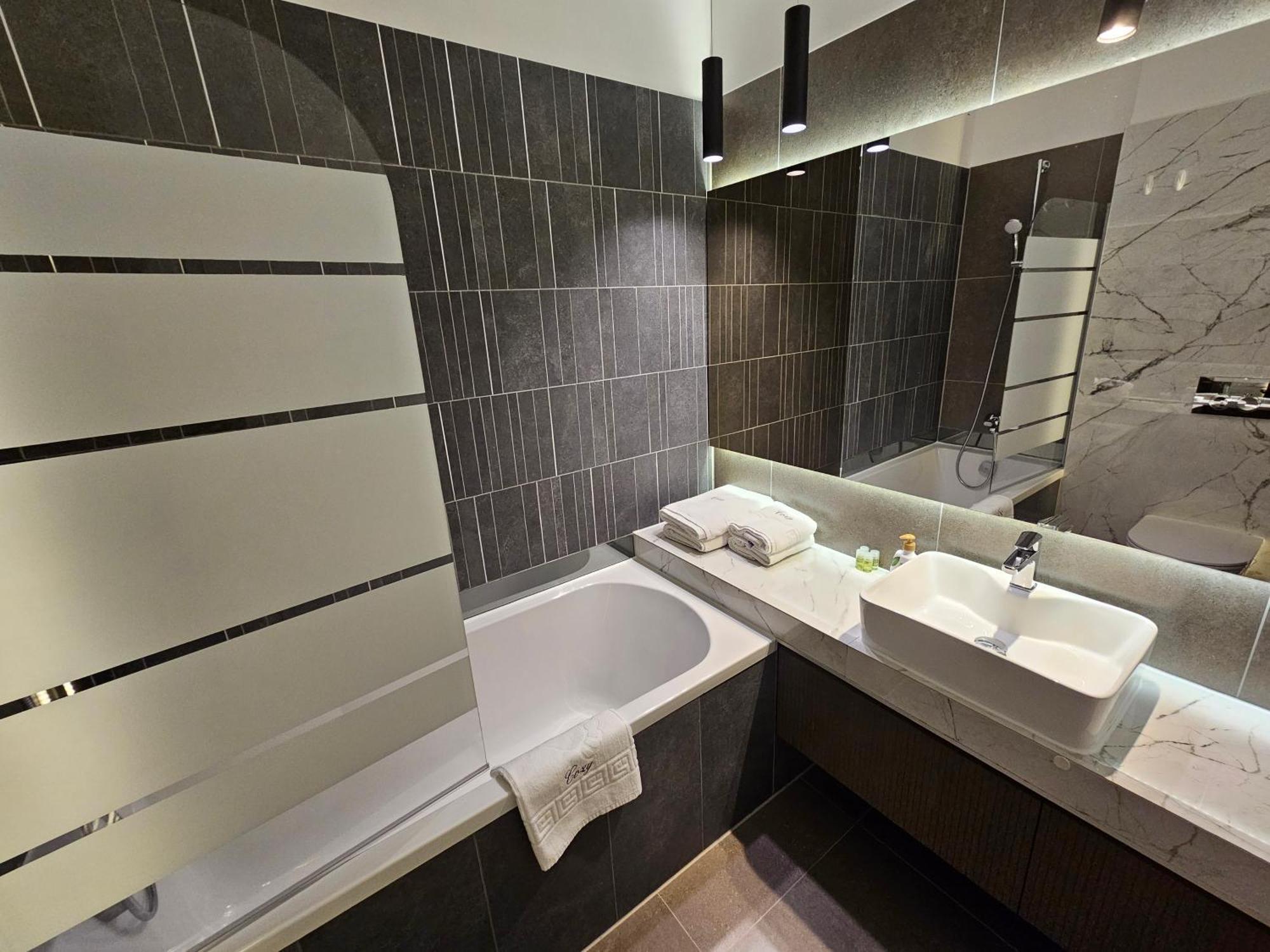 Urban Luxury Flats - Cozy Apartments At Coresi Mall #Брашов Экстерьер фото