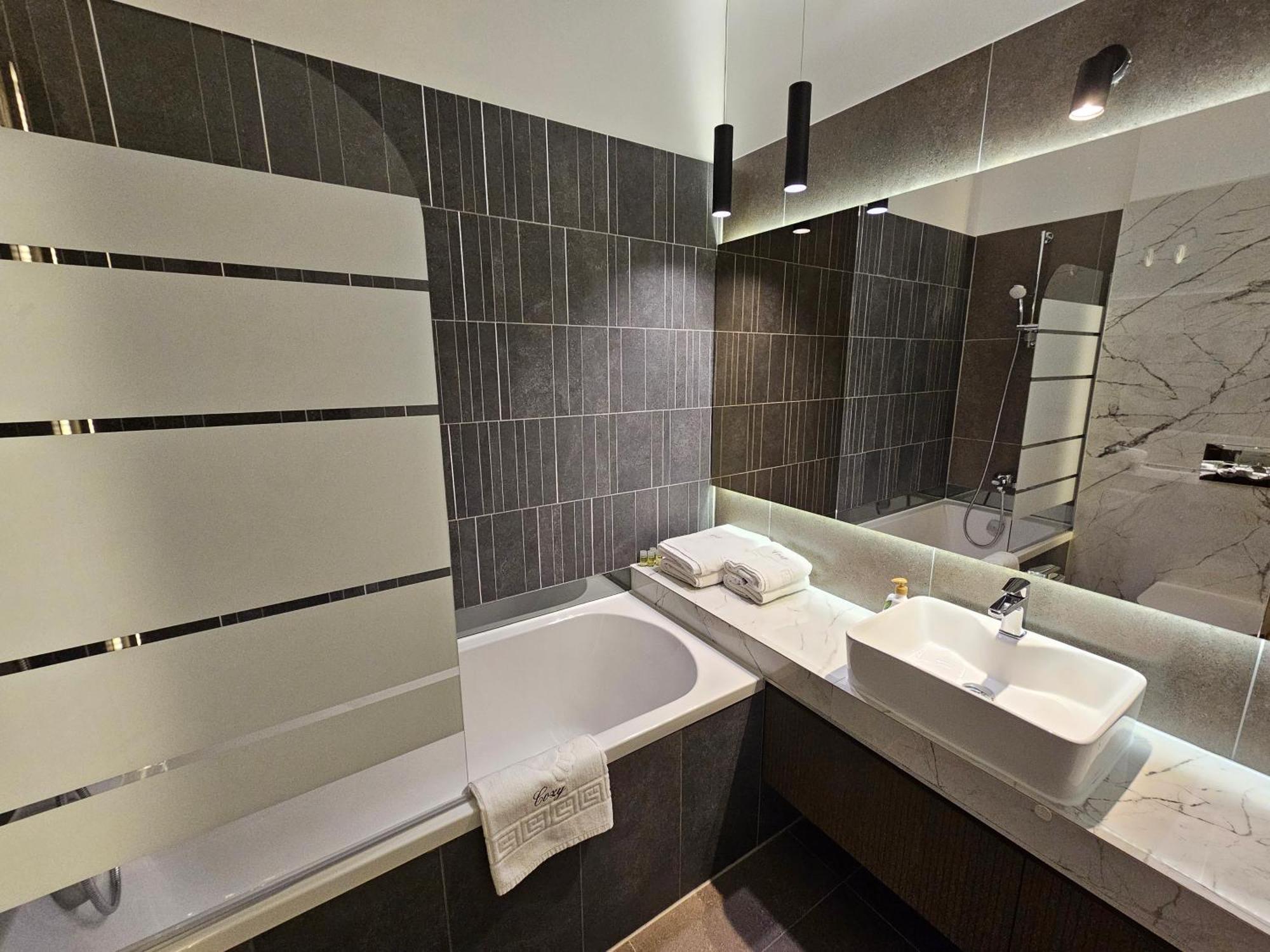 Urban Luxury Flats - Cozy Apartments At Coresi Mall #Брашов Экстерьер фото